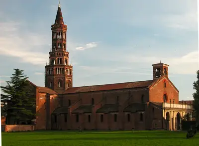 L'Abbazia di Chiaravalle con la sua torre nolare, alle porte di Milano