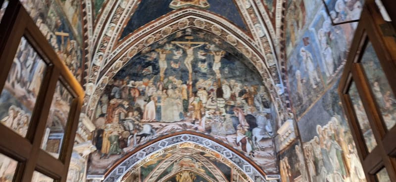 Il Monastero del Sacro Speco addossato alla roccia a Subiaco