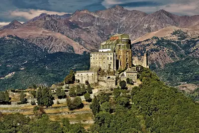 La Sacra di San Michele arroccata sul monte Pirchiriano